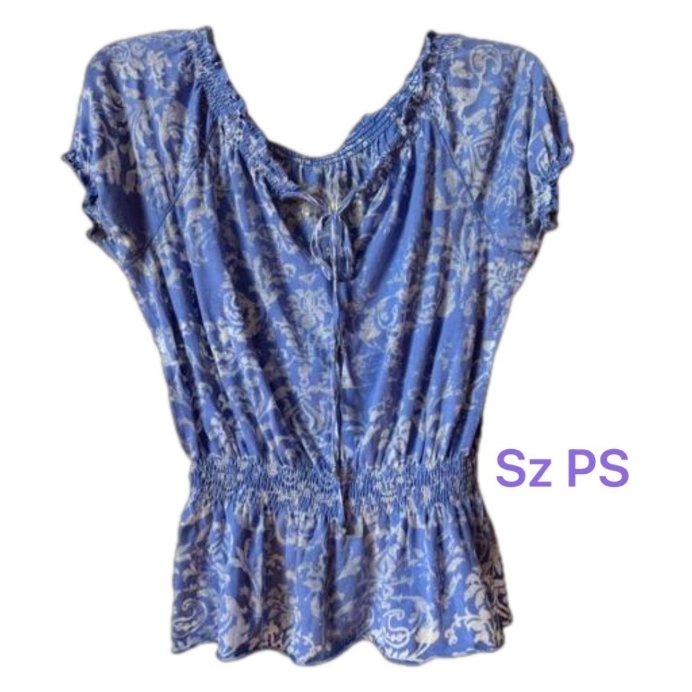 Sevenz Periwinkle Short Sleeve Print Top with Smocking Accents Sz PS Tie front